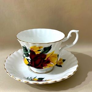 Royal Imperial Everlasting Rose Finest Bone China Made in England 22-karat E1204